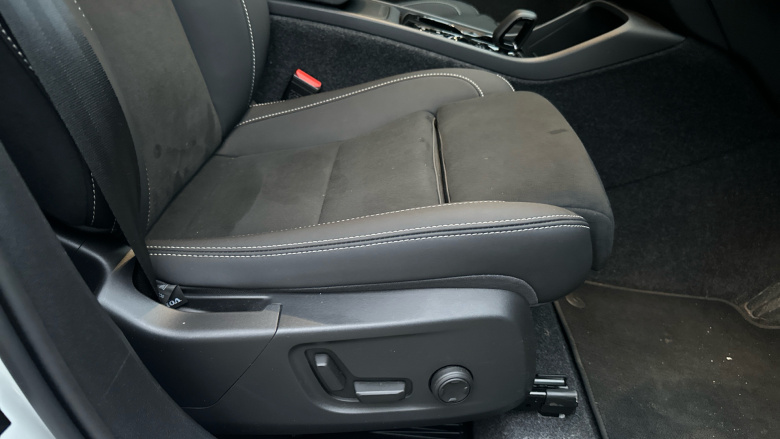 Volvo XC40 2.0 B3P Plus Black Edition 5dr Auto Petrol Estate